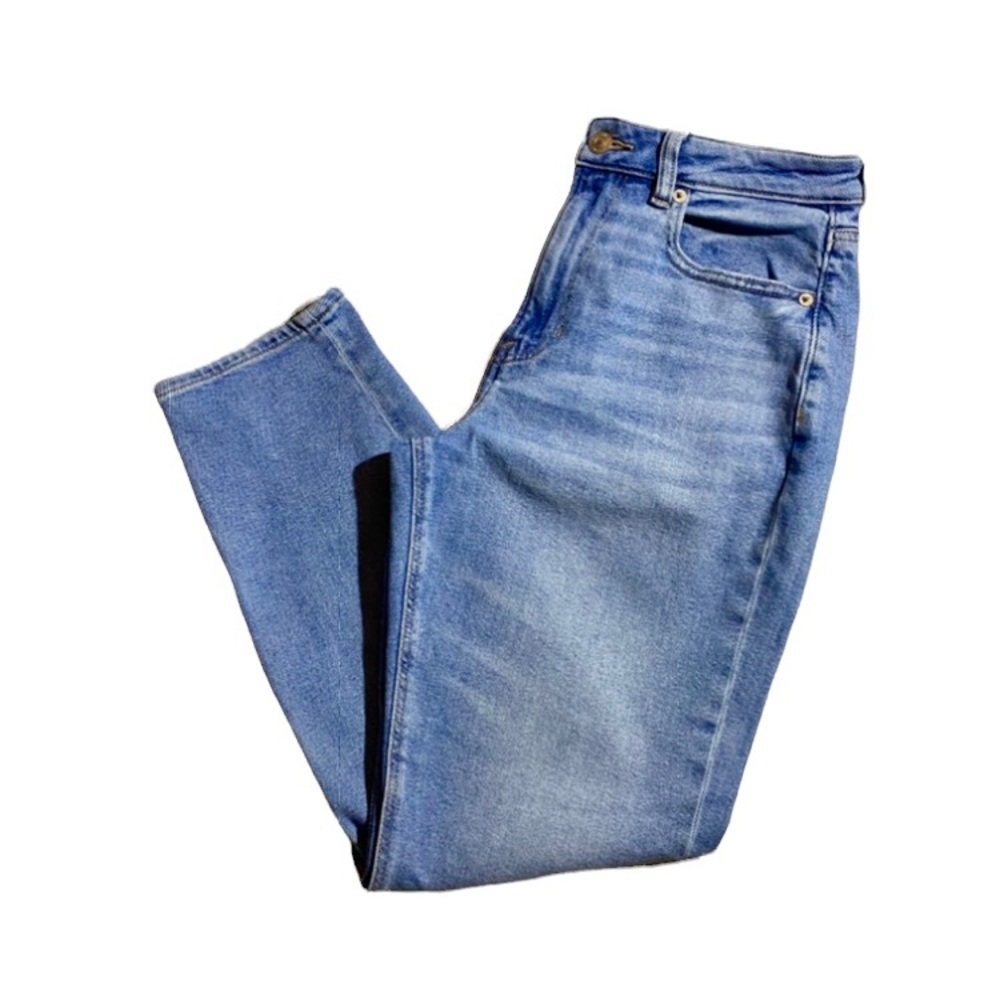 American Eagle Distressed Mom Jeans - Medium Blue Wash - women's sz 6